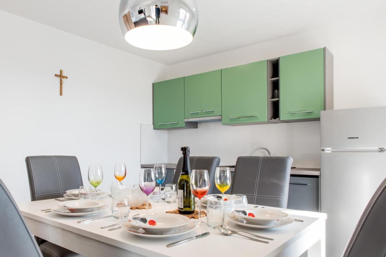 Apartments Zilic Каштел-Стари Экстерьер фото