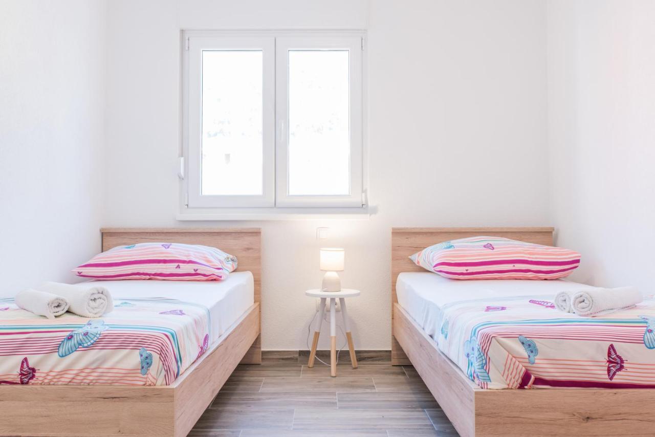 Apartments Zilic Каштел-Стари Экстерьер фото